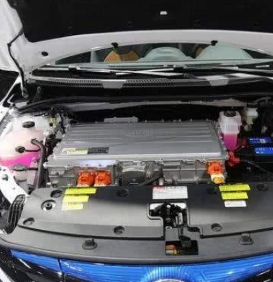 How to check after the electric car is heavily immersed?